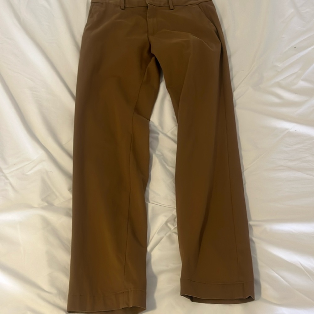 Banana Republic: athletic chino 33x34